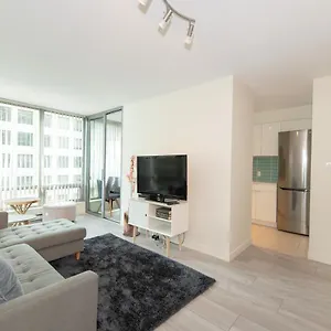 Apartment Chic 2-bedroom In Downtown With Stunning Water Views, Vancouver