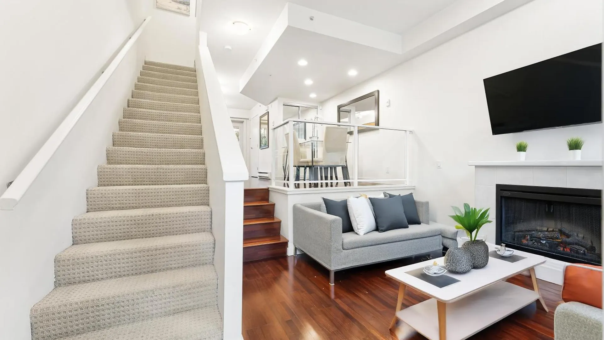 Apartment Yaletown Contemporary 2Br Townhouse Central And Private Access